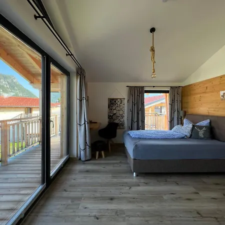 シャレー Charivari Mit Whirlpool, Sauna & Garten *