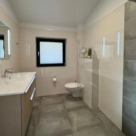 Charivari Mit Whirlpool, Sauna & Garten * インツェル