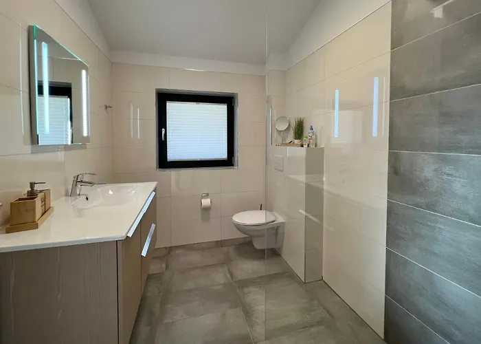 Charivari Mit Whirlpool, Sauna & Garten * Inzell