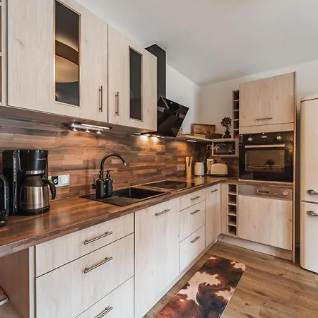 Charivari Mit Whirlpool, Sauna & Garten